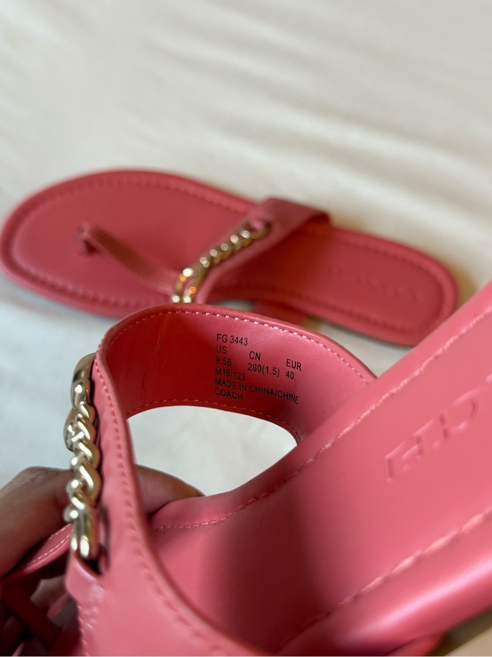 COACH | Jacklyn Coral Pink Leather Chain-Trim Thong Sandals | US 9.5B - Picture 4 of 6